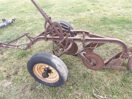 2 BOTTOM TRAILER PLOW