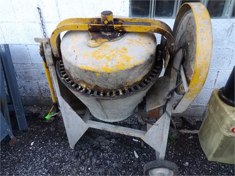 GILSON CEMENT MIXER W / ELECTRIC MOTOR