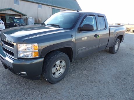 2011 CHEVY SILVERADO ( HAS TITLE ) - SEE DESCRIPTION