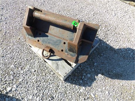 CASE IH ? FRONT BRACKET
