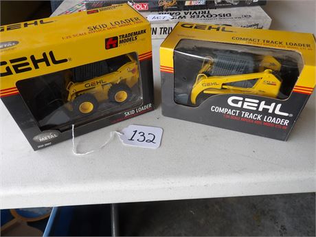 GEHL SKIDLOADER 1:24 SCALE - GEHL COMPACT TRUCK LOADER 1:24 SCALE
