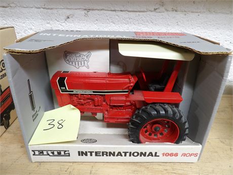 IH 1066 ROPS TRACTOR