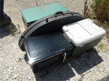 2 COOLERS - BOW CASE - MICROWAVE