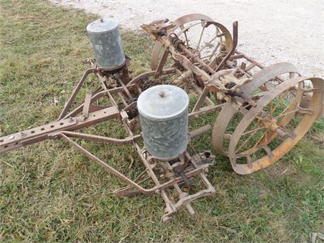 2 ROW PULL TYPE CORN PLANTER