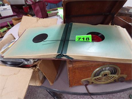 VINTAGE RECORD PLAYER W / RECORDS