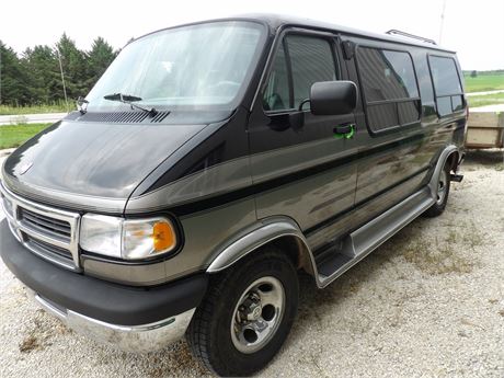 1997 DODGE DMC CONVERSION VAN ( HAS TITLE )