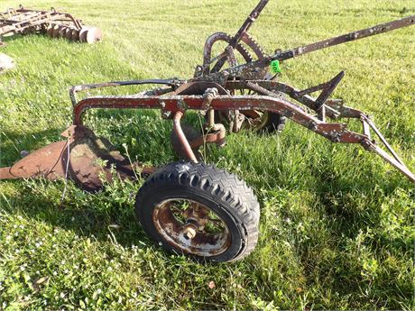 SINGLE BOTTOM TRAILER PLOW