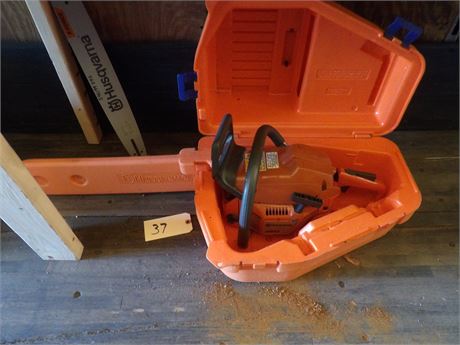 HUSQVARNA 350 CHAINSAW W / CASE