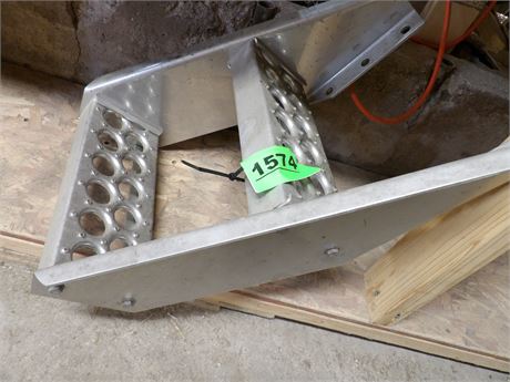 ALUMINUM STEPS FOR TRUCK OR TRACTOR