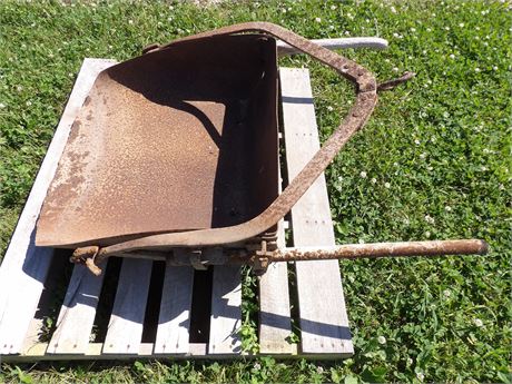 VINTAGE SCOOP ( YARD FLOWER POT )