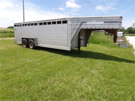 SOUTHERN CLASSIC CATTLE ALUMINUM TRAILER - TANDEM AXLE ( NO TITLE )