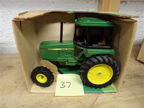 JD UTILITY TRACTOR