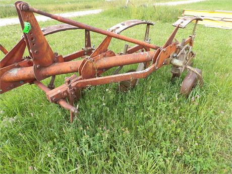 KVERNELAND 3 BOTTOM MOLDBOARD PLOW ( PICTURE COMING SOON )