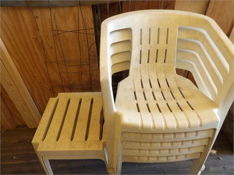 PLASTIC TABLE & LAWN CHAIRS