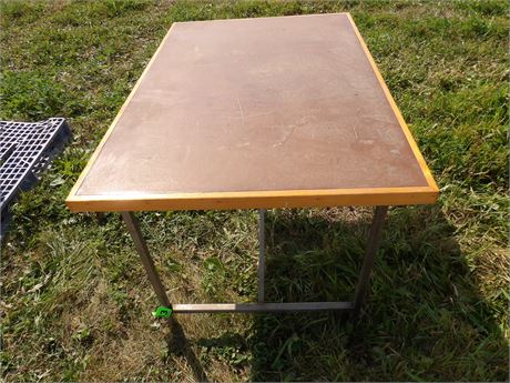 WORK TABLE 3'X2' APPROX.