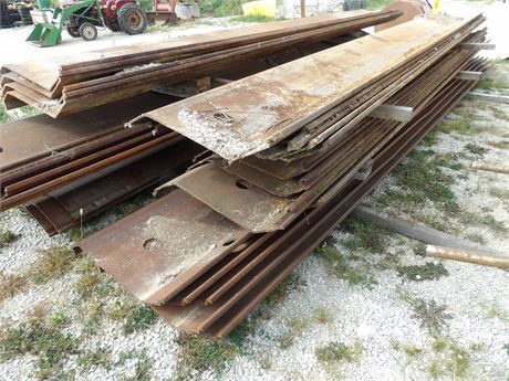 LARGE AMOUNT OF STEEL PILING