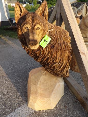 WOLF CHAINSAW WOOD CARVING