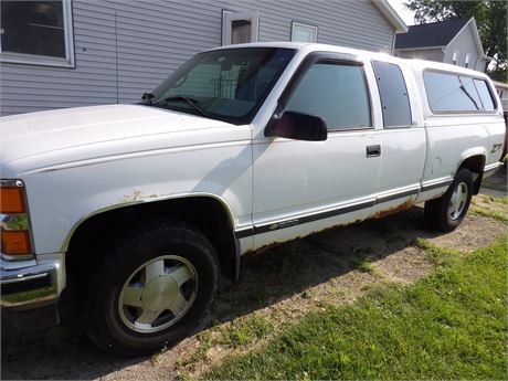 CHEVY PICK UP - SHOWING 151,900 MILES ( HAS TITLE ) RUNS - DRIVES