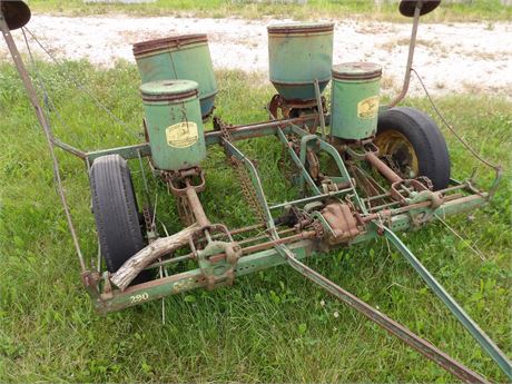 JOHN DEERE 2 ROW CORN PLANTER