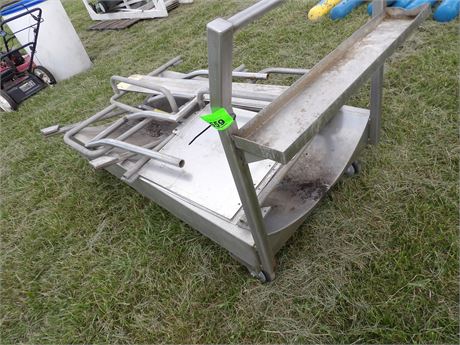 LARGE ROLL AROUND CART W / PARTS