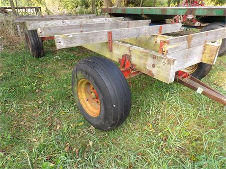 GEHL 806 WAGON W / STRINGERS