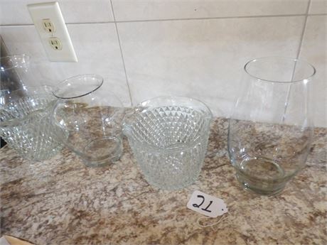 ASSORTMENT OF GLASS VASES