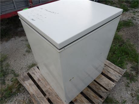 SMALL CHEST FREEZER