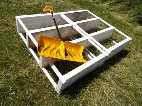 PLASTIC SHELVING - SHOVEL