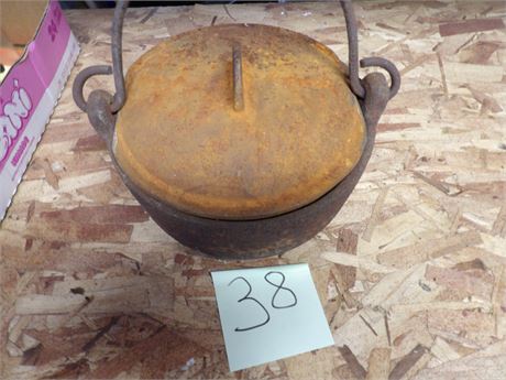 CAST IRON KETTLE ( SMALL SIZE )