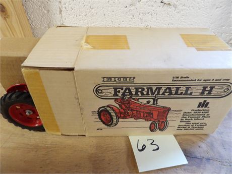 FARMALL "H" TRACTOR