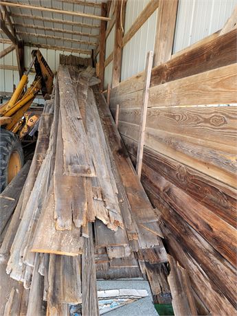 LARGE ASSORTMENT OF BARN BOARDS ( BARN BOARDS ONLY )