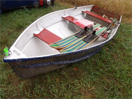 WATER SKIS - FISHING BOAT ( NO MOTOR )