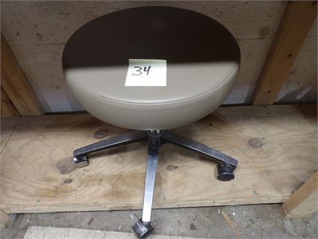 ROLL AROUND STOOL