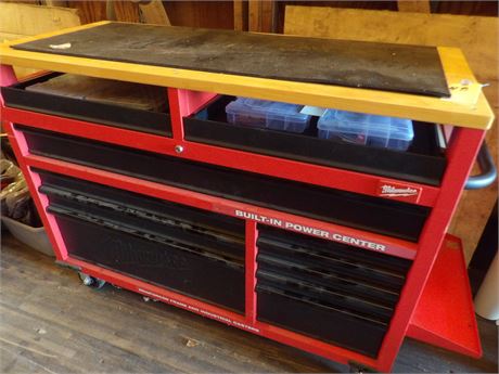MILWAUKEE 52" MOBILE WORK STATION