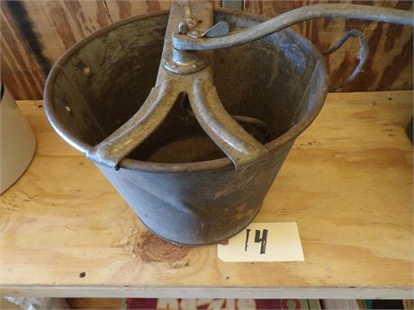 VINTAGE MANUAL BREAD MAKER
