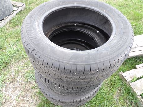 235/55 R17 (4)