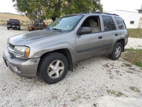 2005 CHEVY TRAILBLAZER LS - HAS TITLE