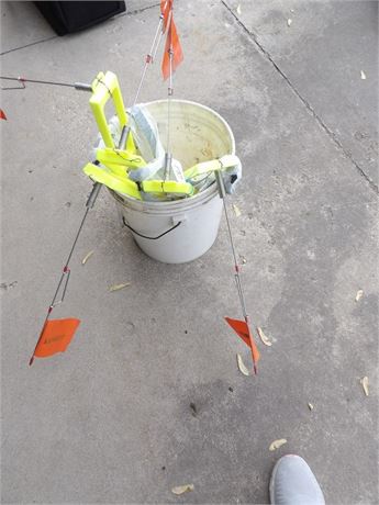 BUCKET OF TIP UPS
