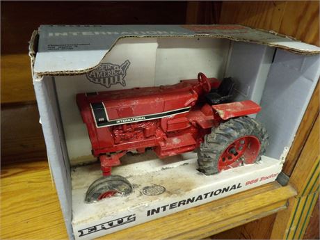 INTERNATIONAL 766 TRACTOR  ( ROUGH COND. )