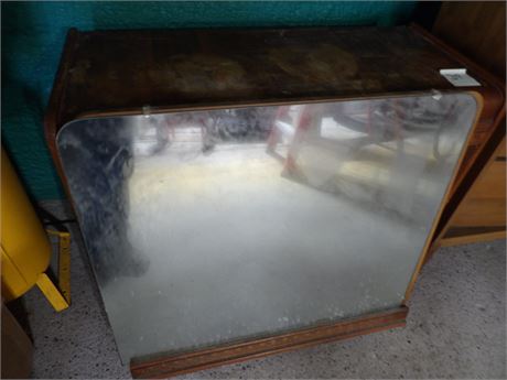 VINTAGE CHEST DRAWERS W / MIRROR