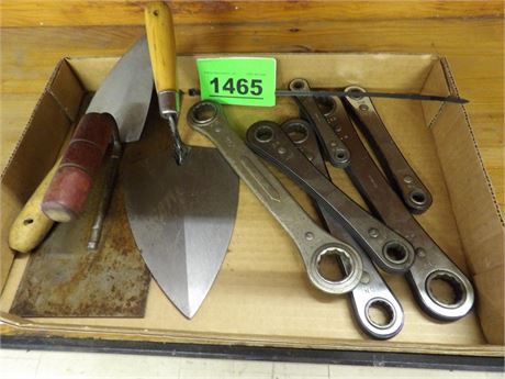 ASSORTMENT OF CEMENT TROWELS - RATCHET WRENCHES