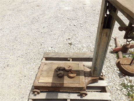 PLATFORM SCALE W / WEIGHTS