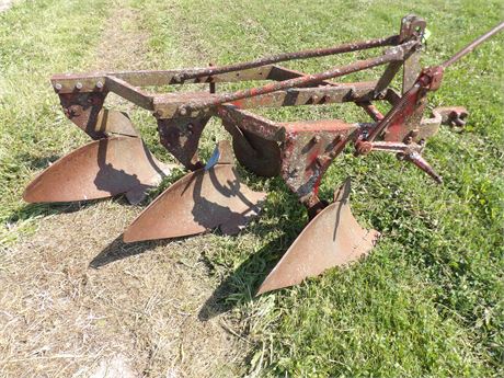 MASSEY FERGUSON 3 BOTTOM PLOW