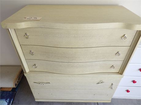 CHEST OF DRAWERS