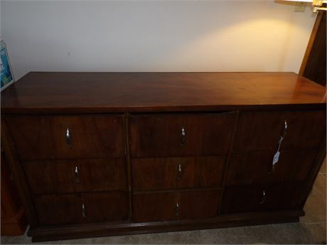 DINING ROOM BUFFET ( 9 DRAWER )