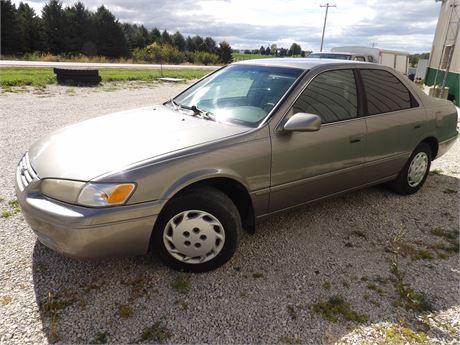 1999 TOYOTA CAMRY - HAS TITLE- SHOWING 249,649 MILES