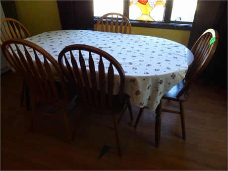 KITCHEN TABLE W / 5 CHAIRS - CABINET