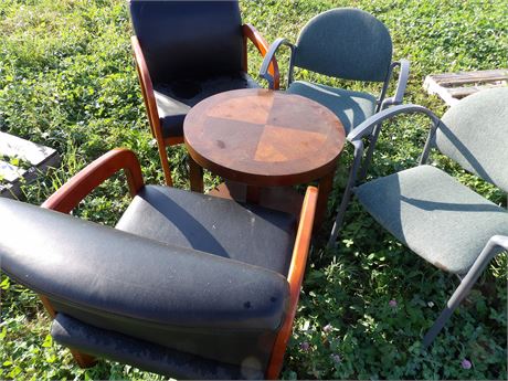 LOUNGE CHAIRS W / SMALL TABLE