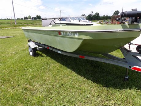 1970 FABUGLAS FISHING BOAT ( HAS MOTOR ) W / MINN KOTA TROLLING MOTOR & TRAILER