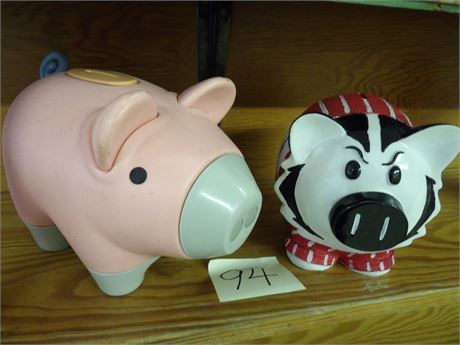 PIGGY BANKS ( HARD PLASTIC ) WI BADGER